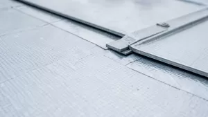 folia bezpośrednio pod blachę