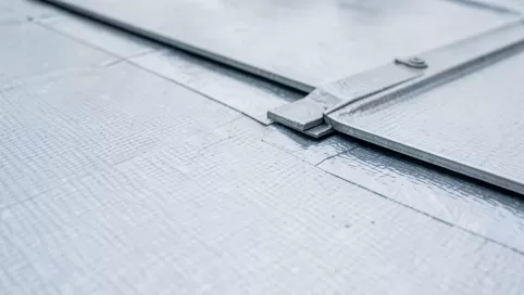 folia bezpośrednio pod blachę